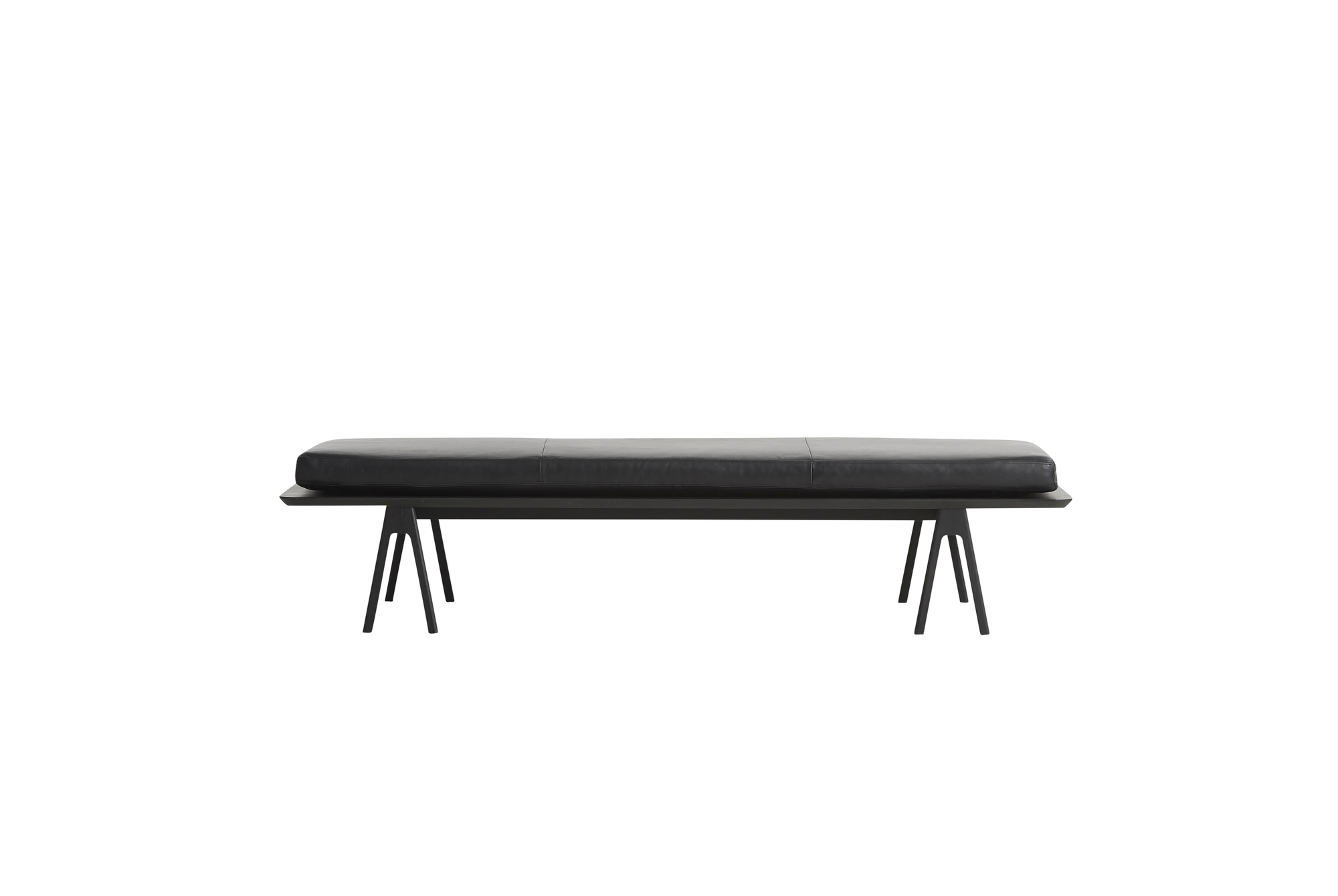 Schwarze Level Daybed Liege von Woud mit schwarzem Lederbezug und filigranen Beinen.