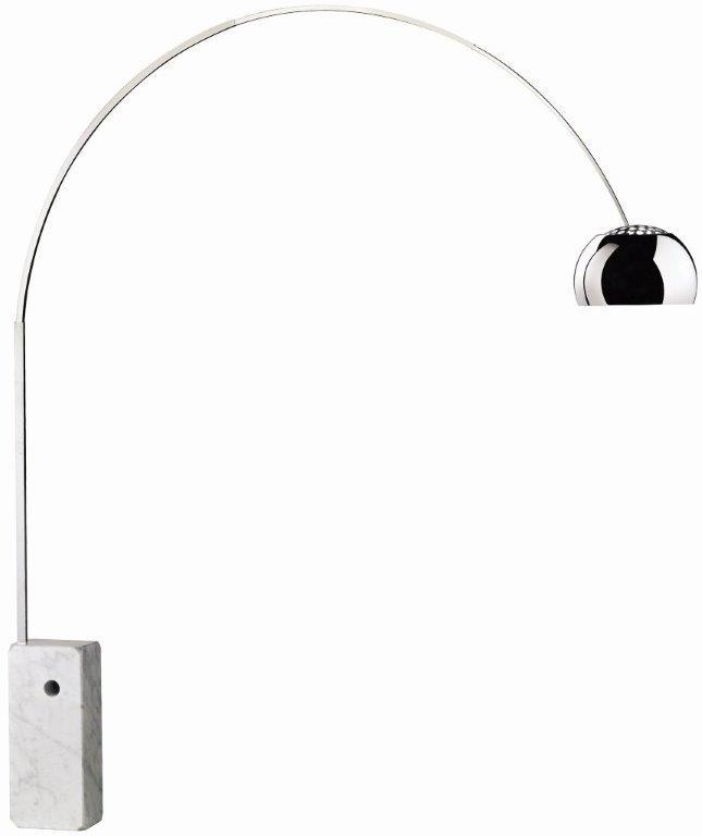 Arco LED Stehleuchte von Flos mit Marmorfuß und gebogenem, verchromtem Lampenarm.