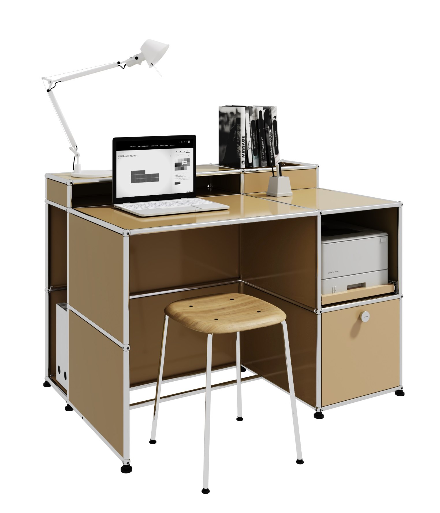 Beiger USM Haller Schreibtisch mit Holzstuhl, Lampe, Laptop und Büchern für ein modernes Arbeitszimmer.