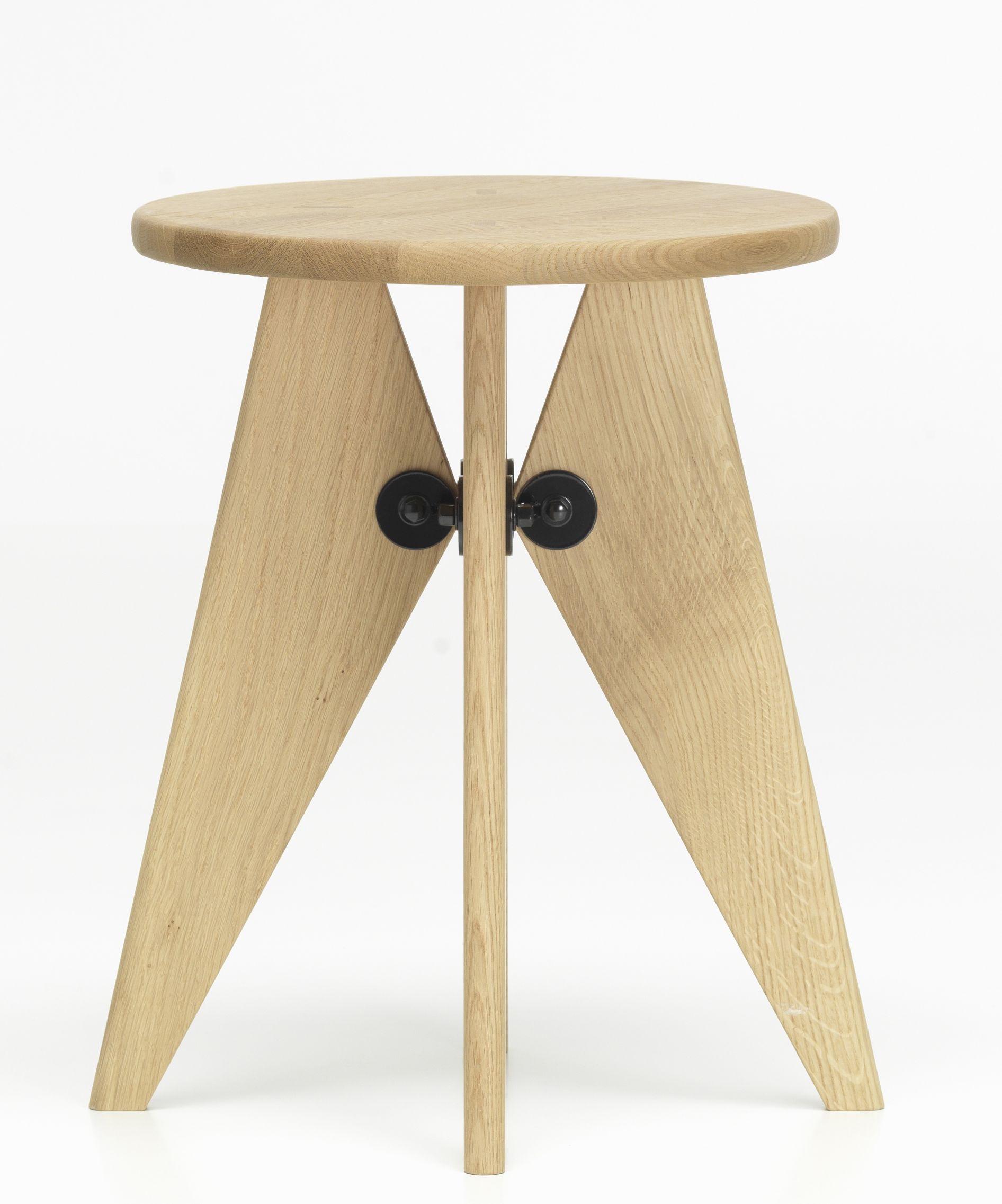 Tabouret Bois Hocker von Vitra: Runder Holzhocker mit drei Beinen, helle Holzfarbe.