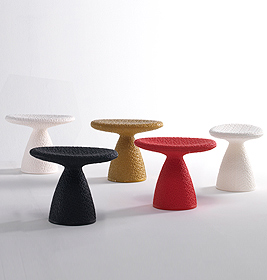 Fünf farbige Shitake Hocker von Moroso, moderne Beistelltische in Weiß, Gold, Schwarz und Rot.