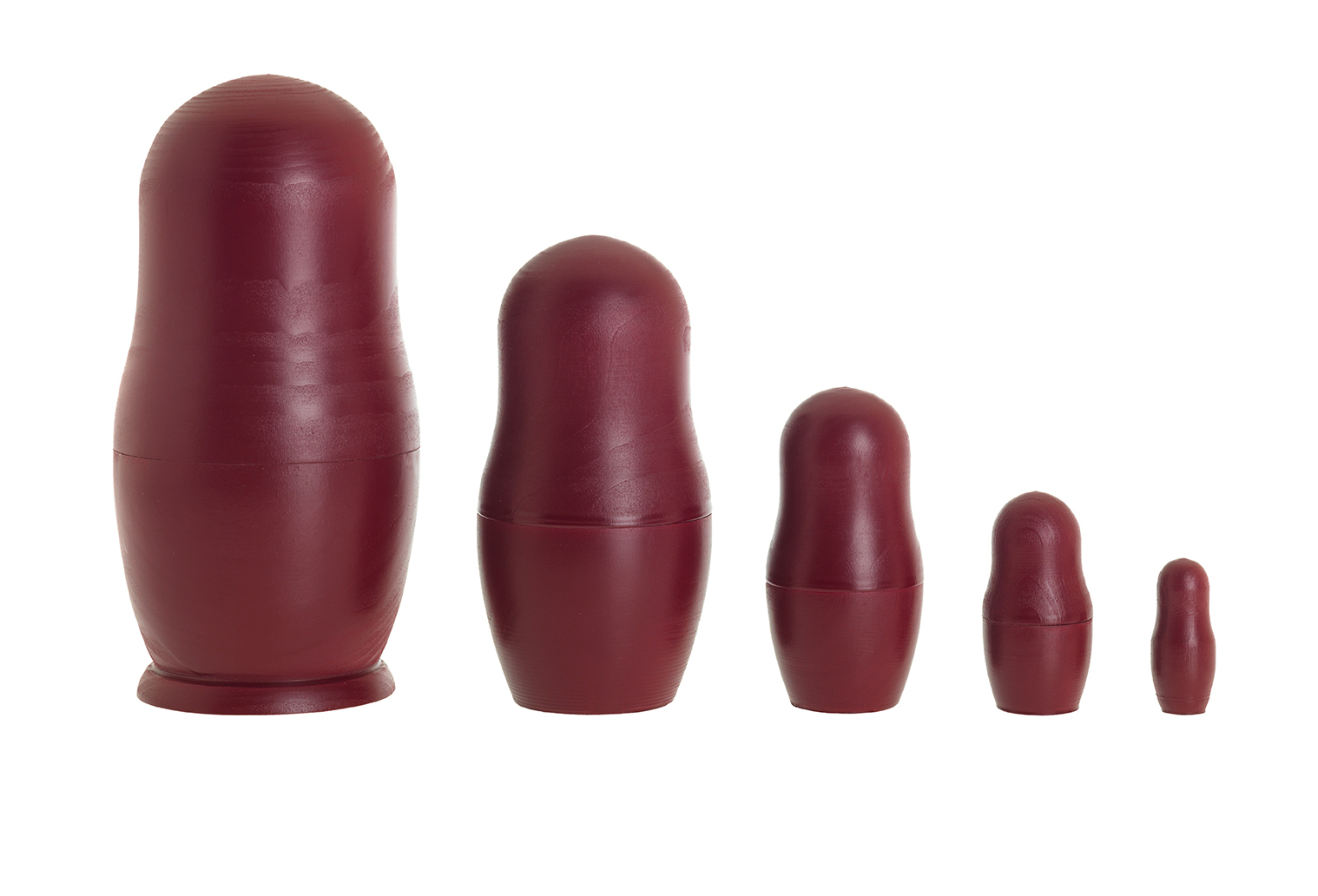 Fünf rote Holzpuppen, Colour Dolls, in absteigender Größe aufgereiht, Matroschka-Puppen, Kinderspielzeug.