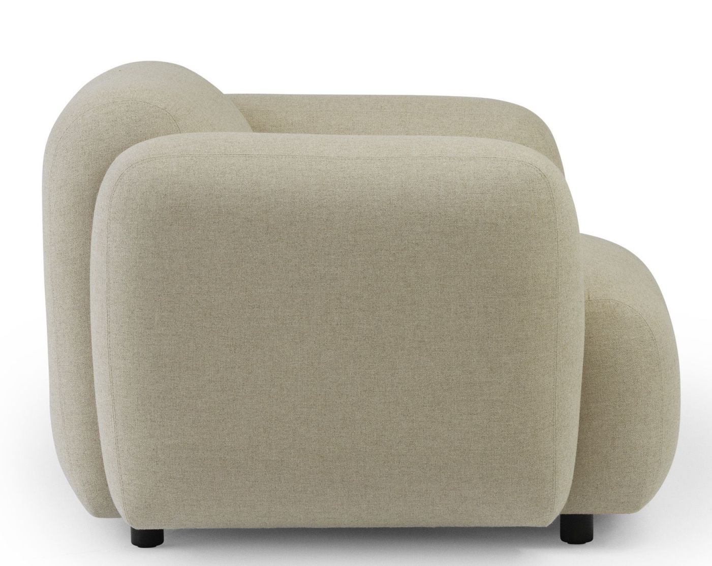 Seitenansicht des beigen Swell Sessels von Normann Copenhagen mit weichen, abgerundeten Formen.