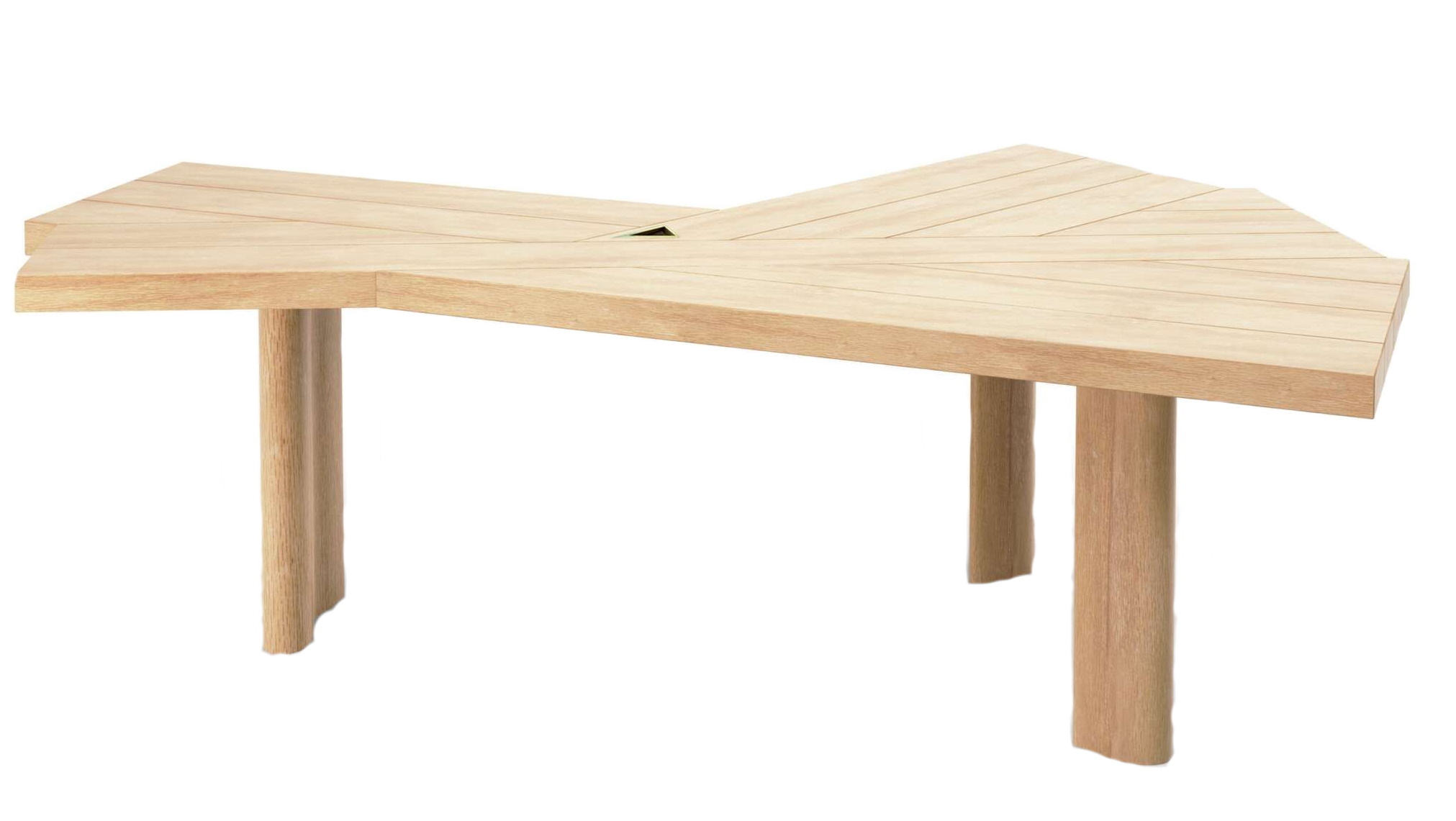 511 Ventaglio Tisch von Cassina, Holztisch mit drei Beinen und einzigartigem Design.