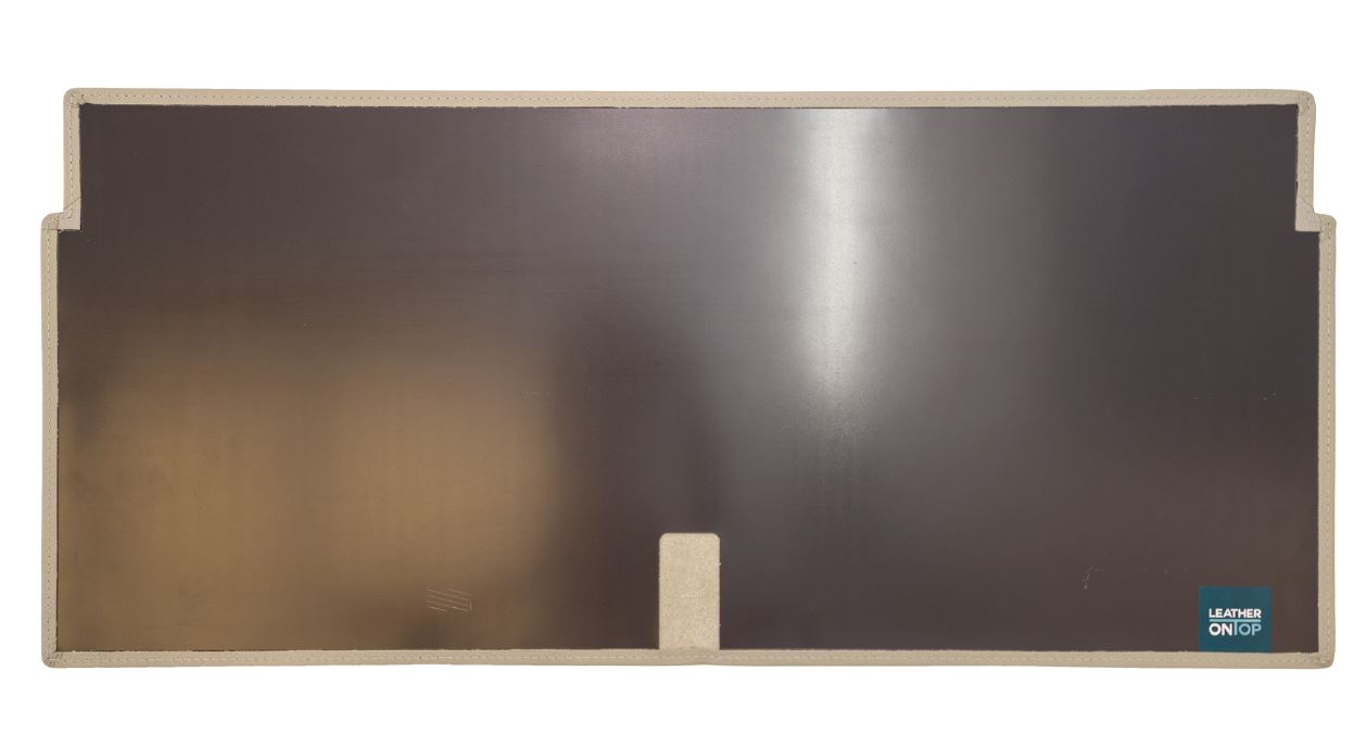 Lichtgraue Lederauflage 50x35 cm für USM Schreibtisch, hochwertige Schreibtischunterlage aus Leder.