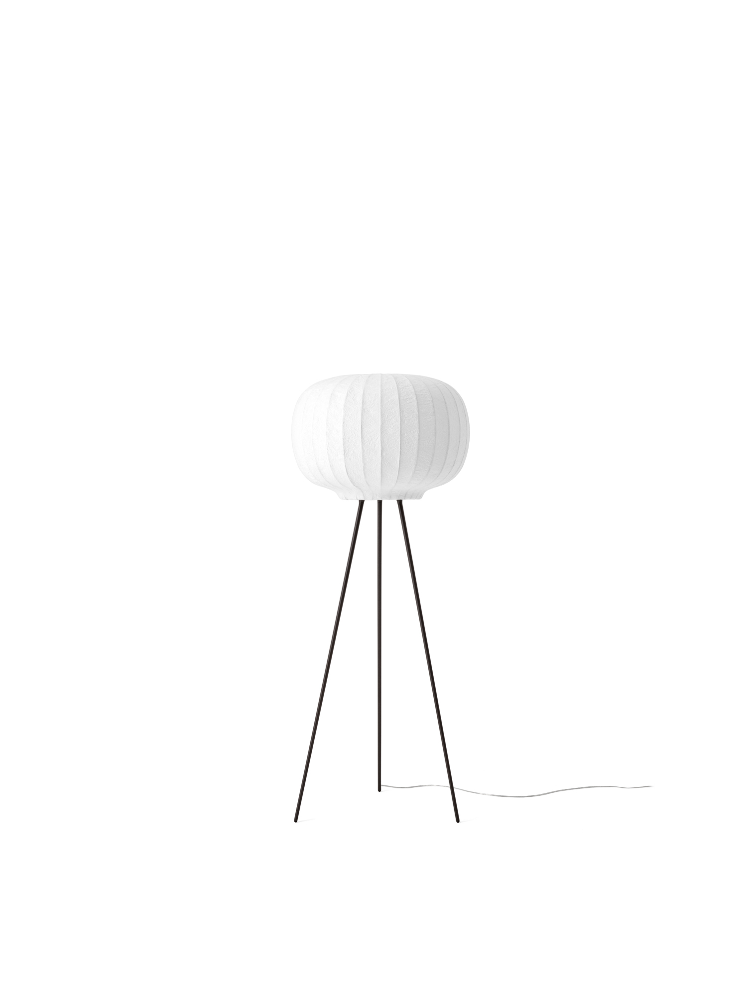Vipp Paper Floor Lamp Stehleuchte mit dunklem Eichenholz-Gestell und weißem Lampenschirm.
