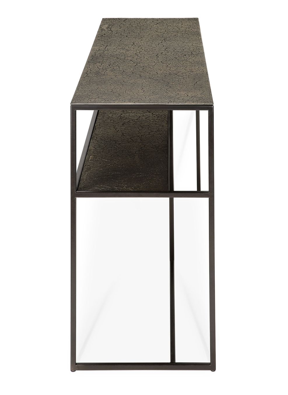 Pentagon Konsole von Ethnicraft, Lava/Whisky, mit dunkler Holzplatte und filigranem Metallgestell.