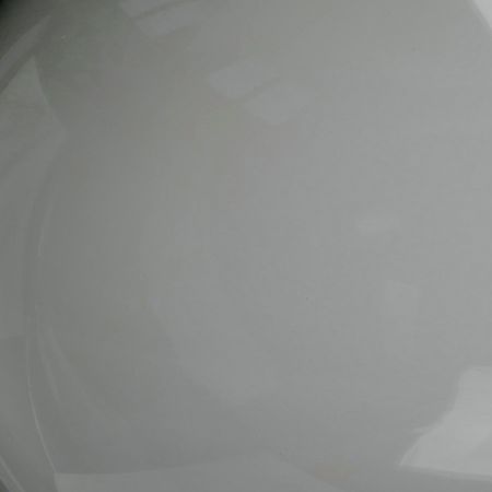 Detailaufnahme der Fungi Bodenleuchte Favius in Schwarz, moderne Innenbeleuchtung für Wohnräume.