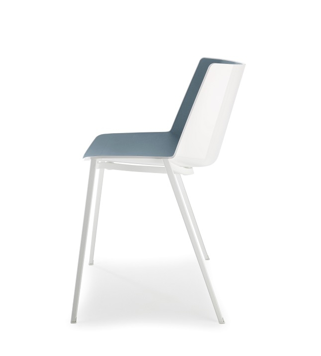 AÏKU Stuhl mit vier Metallbeinen in Weiß, modernes Design für Esszimmer und Büro.