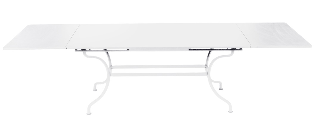 Weißer Romane Tisch zum Ausziehen von Fermob für den Garten und die Terrasse.