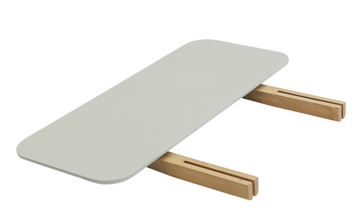 Hven Tisch Verlängerungsplatte von Skagerak: Graue Tischplatte mit Holzgestell zur Tischverlängerung.