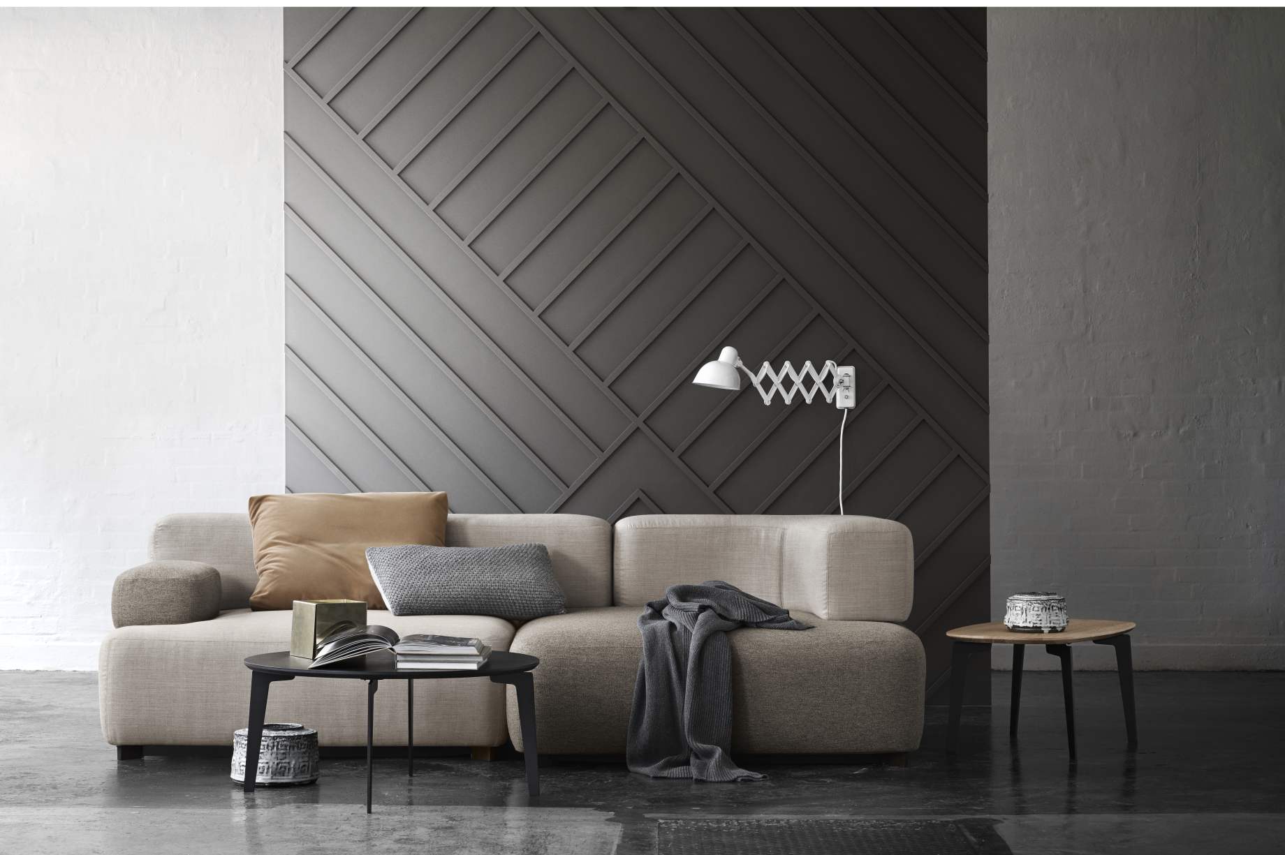 Alphabet Sofa von Fritz Hansen, 3-Sitzer mit Armlehne rechts, modernes Design, beige Polsterung.