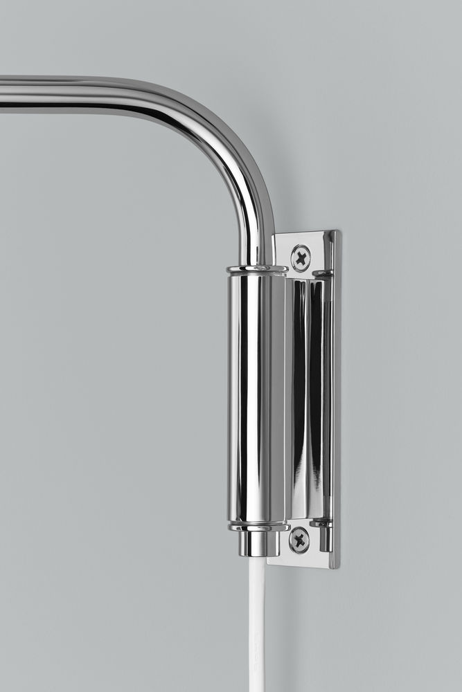 Detailaufnahme der Artek A330S Golden Bell Wandleuchte in Chrom, elegante Innenbeleuchtung.