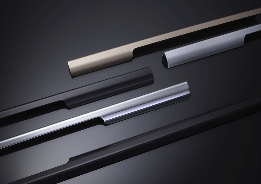 Detailaufnahme von Griffleisten in verschiedenen Farben für Müller Möbelfabrikation Schreibtische, z.B. T50 New Classic Line.