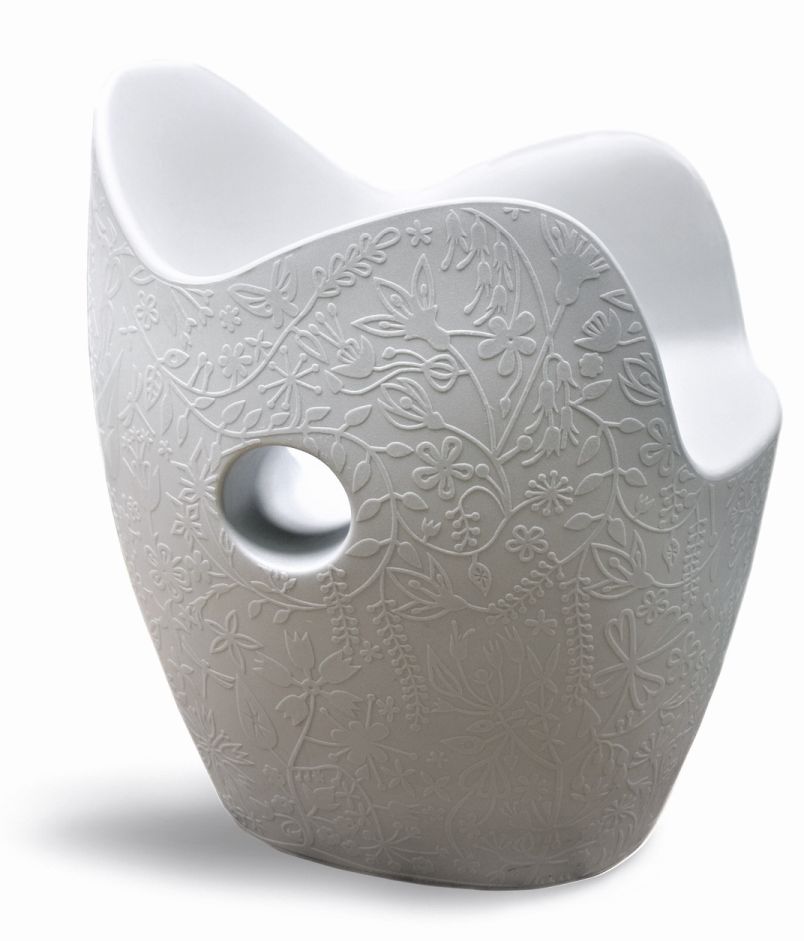 Weißer O-Nest Sessel von Moroso mit floralem Muster und Loch, moderner Design-Sessel.