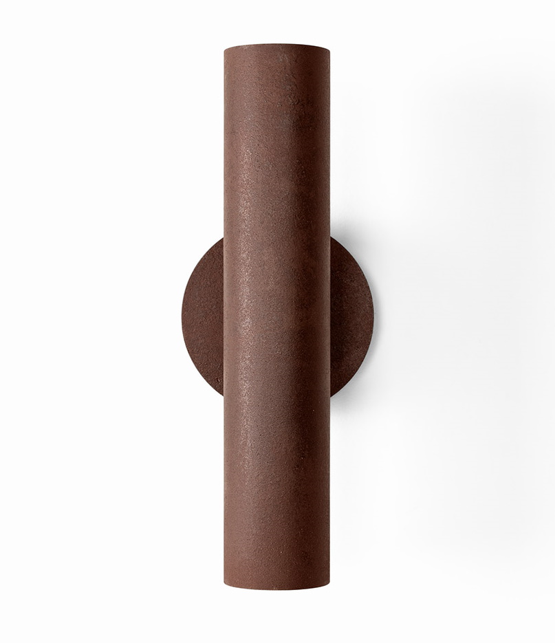 Nahaufnahme der Sconce30 Wandleuchte von Graypants in Rostbraun, modernes Design.