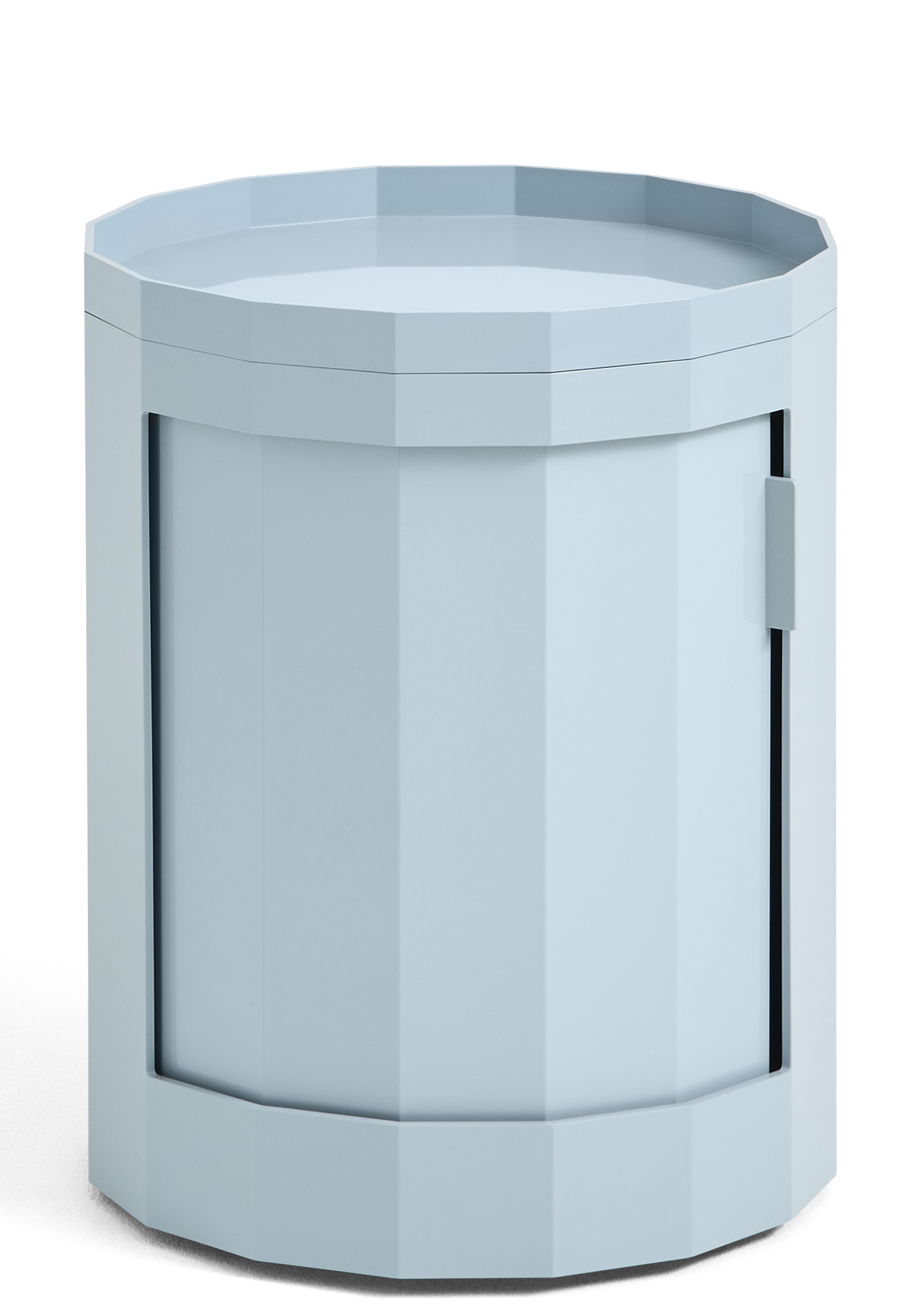 Facet Cabinet Low von Hay in Misty Blue: Kleiner, blauer Stauraumschrank mit Tür.