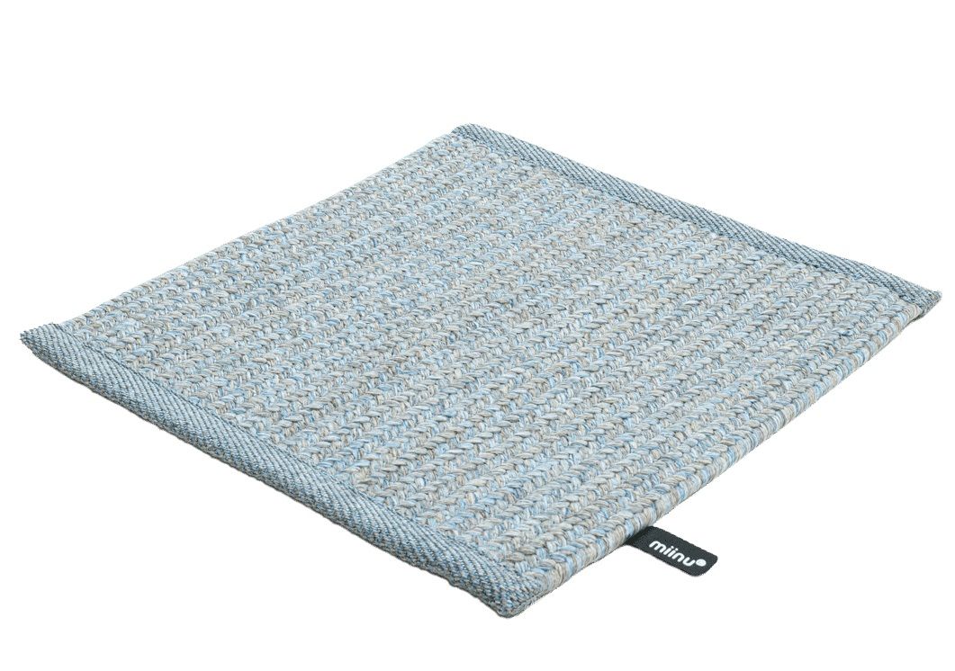 Vizoomy miinu Outdoor Teppich, hellblau meliert, gewebte Textur, ideal für Balkon und Terrasse.