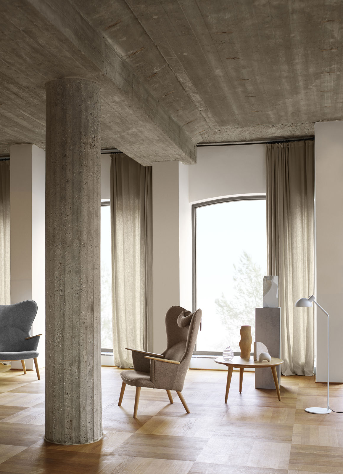 CH78 Mama Bear Sessel von Carl Hansen & Søn, Fiord 0271, in modernem Wohnraum.