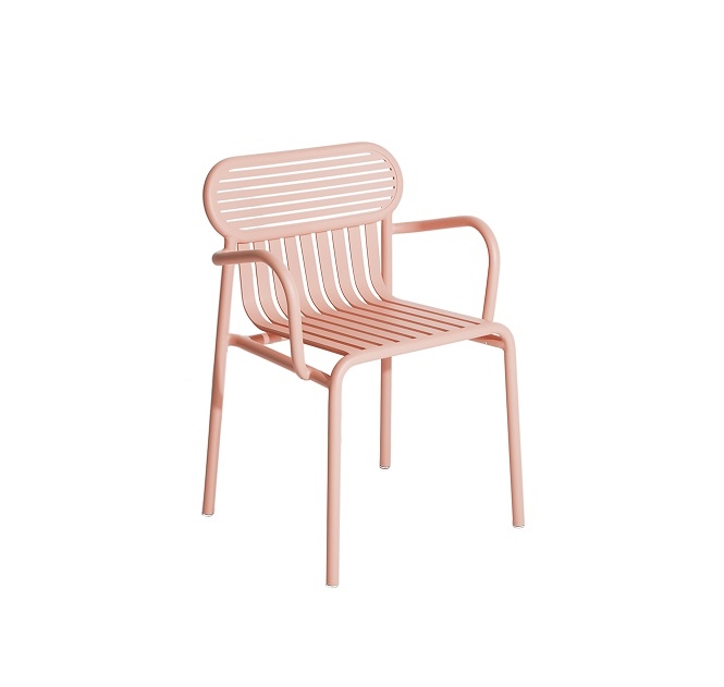 Week-End Garden chair Armlehnenstuhl Petite Friture Blush: Moderner Outdoor-Stuhl aus Metall in Rosa.