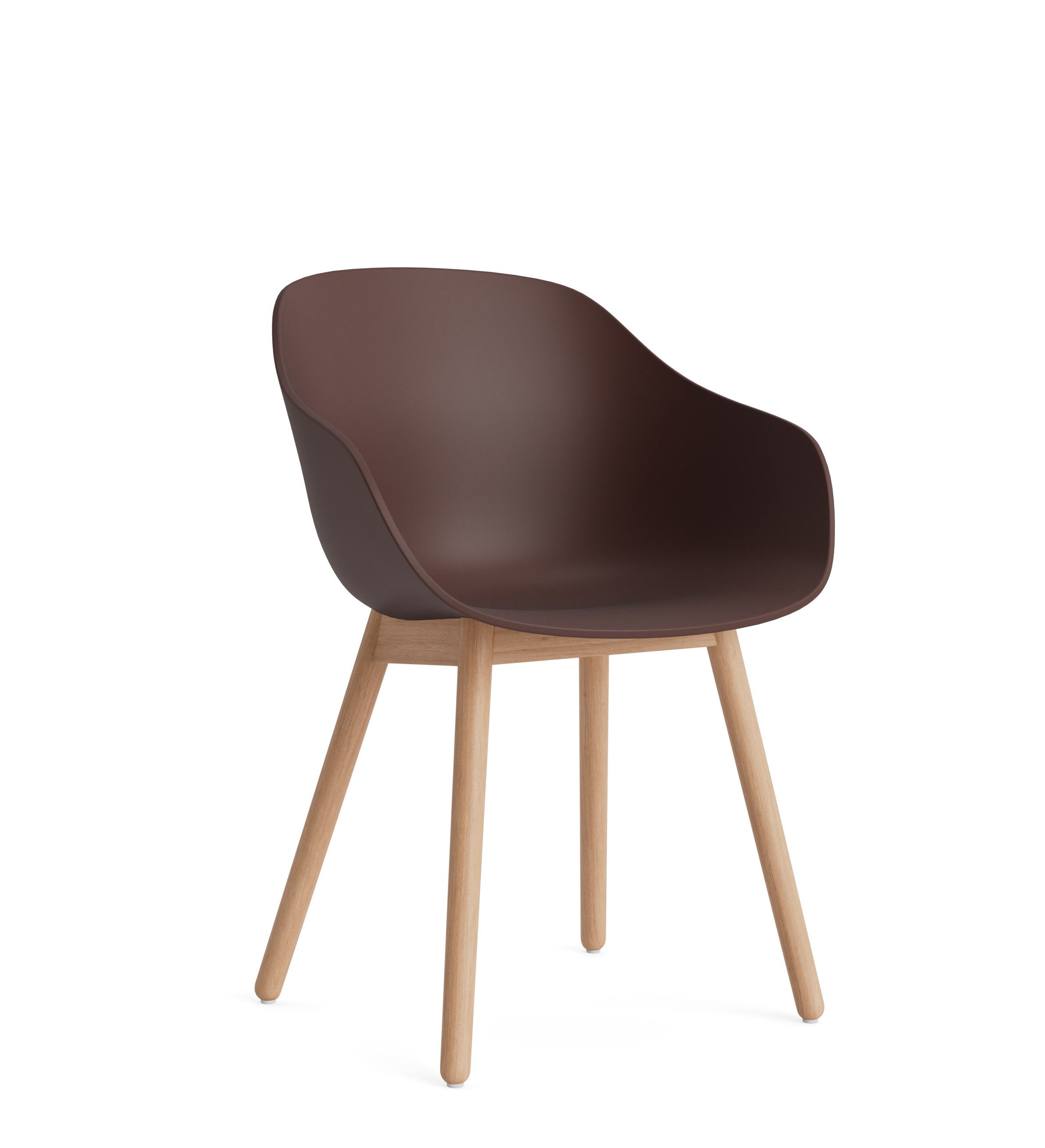 About A Chair AAC 212 Stuhl in Raisin mit Holzbeinen, modernes Design.
