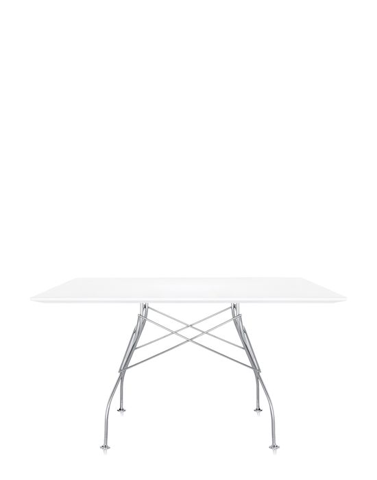 Weißer, quadratischer "Glossy Tisch" von Kartell mit verchromtem Stahlgestell auf weißem Hintergrund. Moderner Esstisch für Wohnzimmer und Küche.