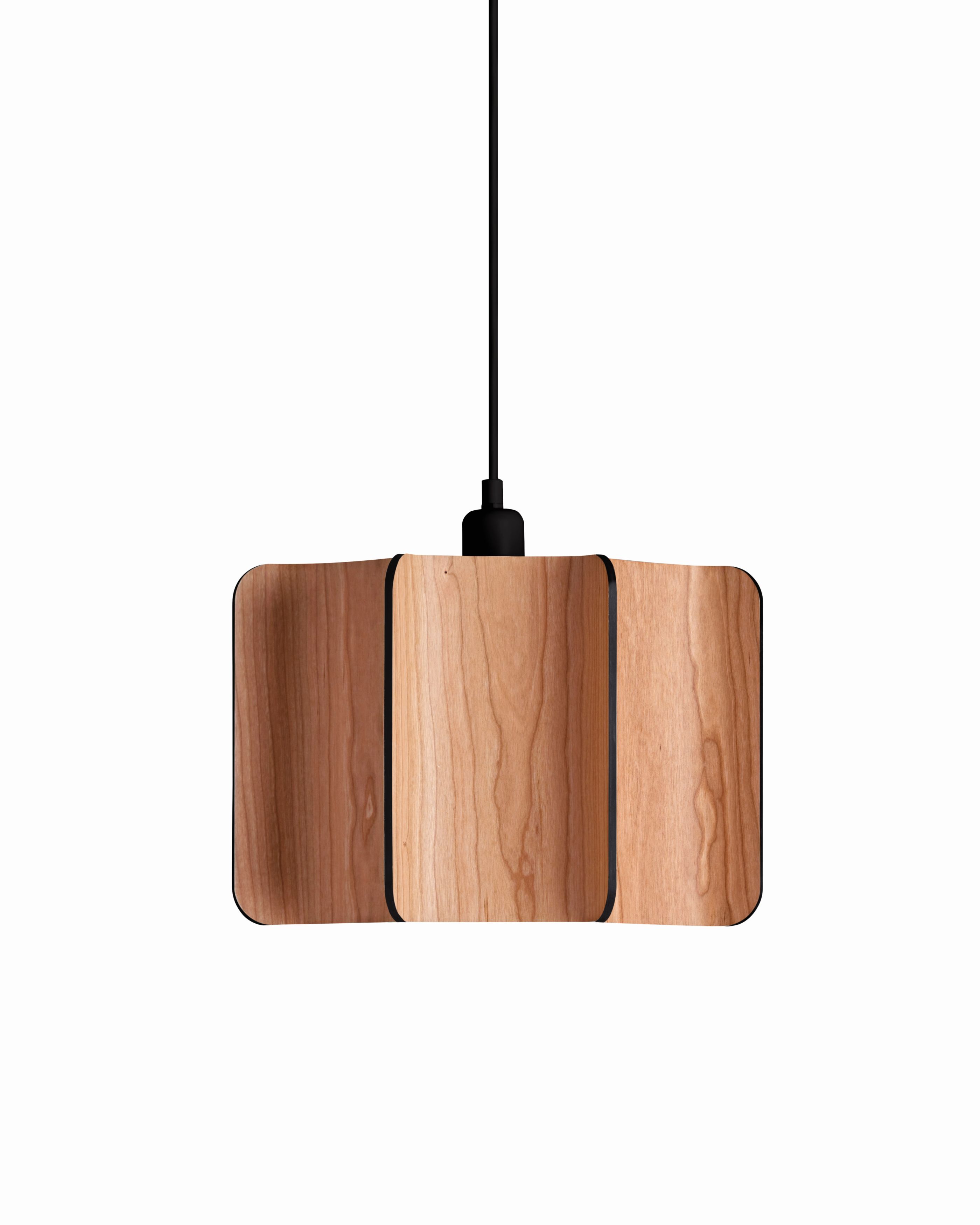 Kactos Pendelleuchte von LZF Lamps: Moderne Hängelampe aus Holzfurnier für Wohnzimmer und Esszimmer.