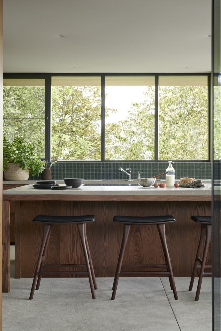 Osso Counter Stool Barhocker mit Sitzpolster Leder Schwarz Ethnicraft