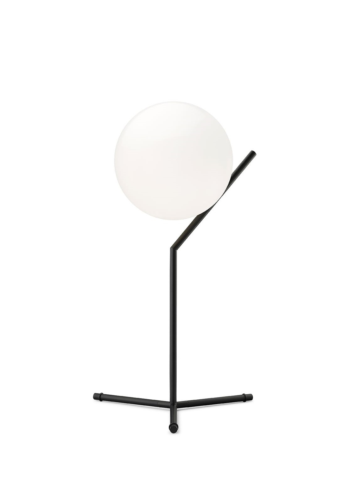 IC Lights T1 High Tischleuchte von Flos: Moderne Tischlampe mit schwarzem Gestell und opaler Glaskugel.