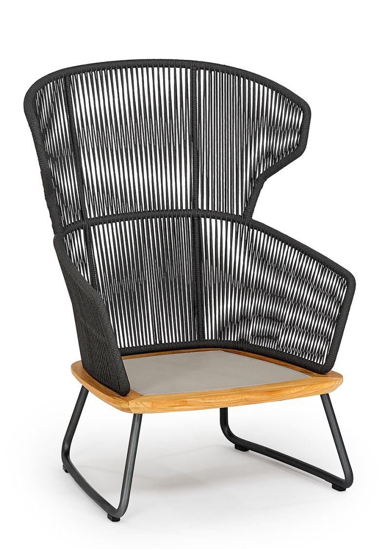 Denia Relax Sessel von Weishäupl: Outdoor Sessel mit Sitzpolster und schwarzer Seilbespannung.