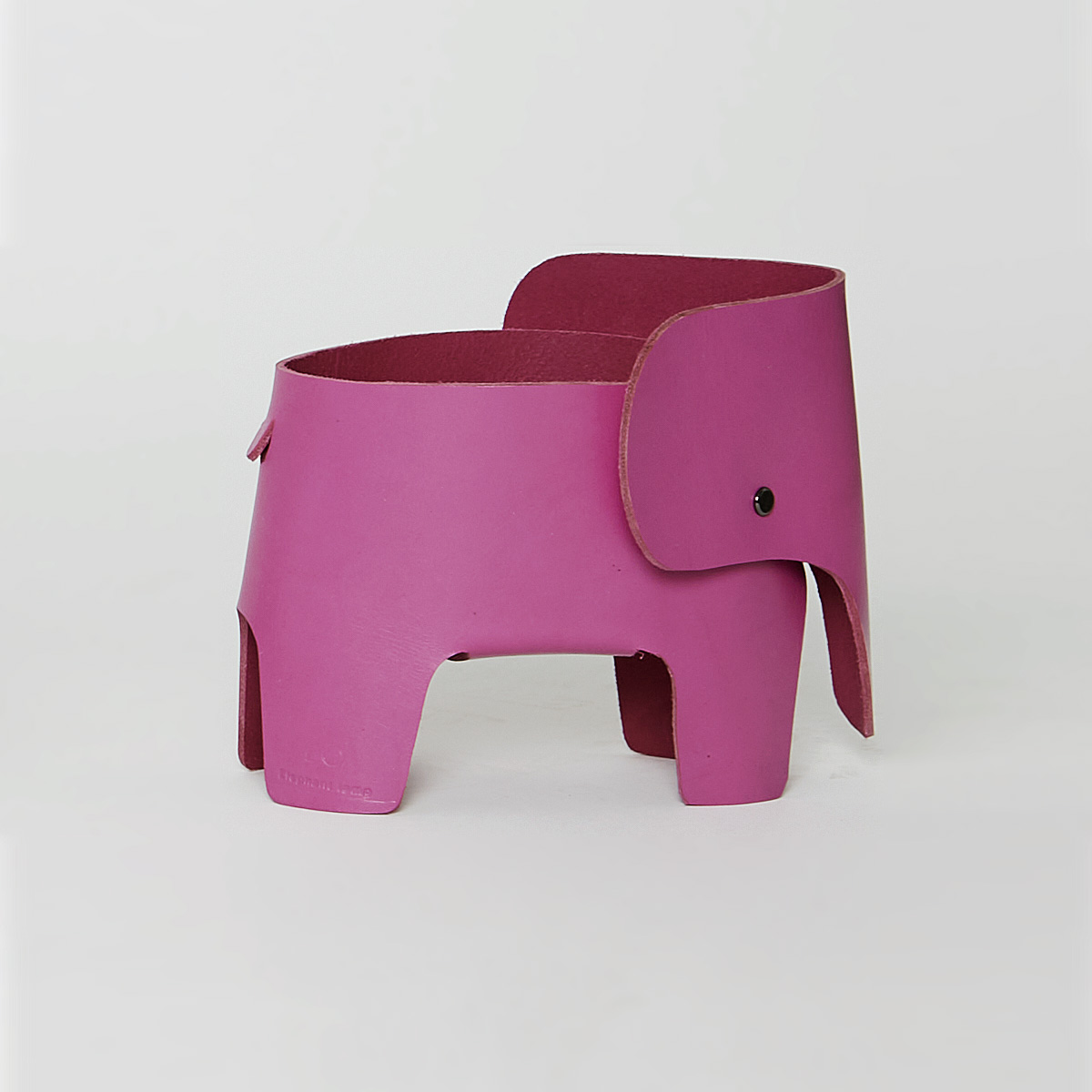 Pinke Elephant Tischleuchte von EO Denmark: Moderne Akkuleuchte in Elefantenform für stimmungsvolle Beleuchtung.