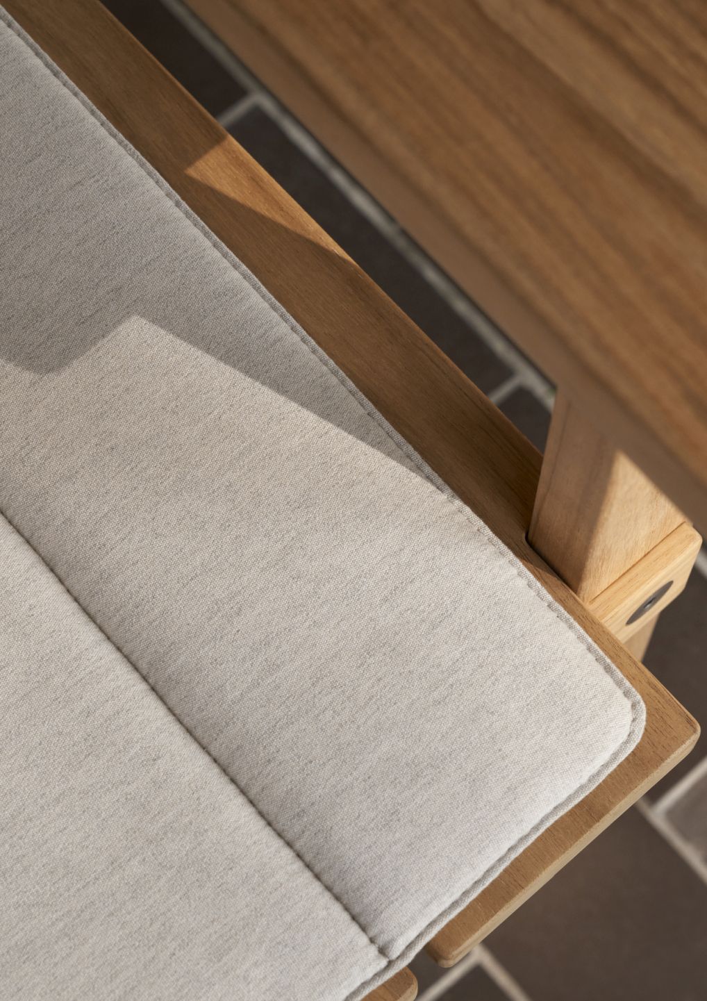 Detailaufnahme: CU GL101 Timbur Kissen für GL101 Bank Outdoor von Carl Hansen & Søn.