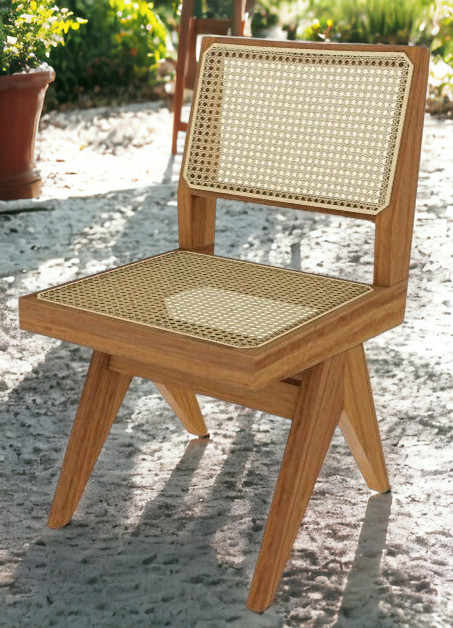 Capitol Complex Chair aus Teakholz mit Wiener Geflecht Sitzfläche und Rückenlehne.