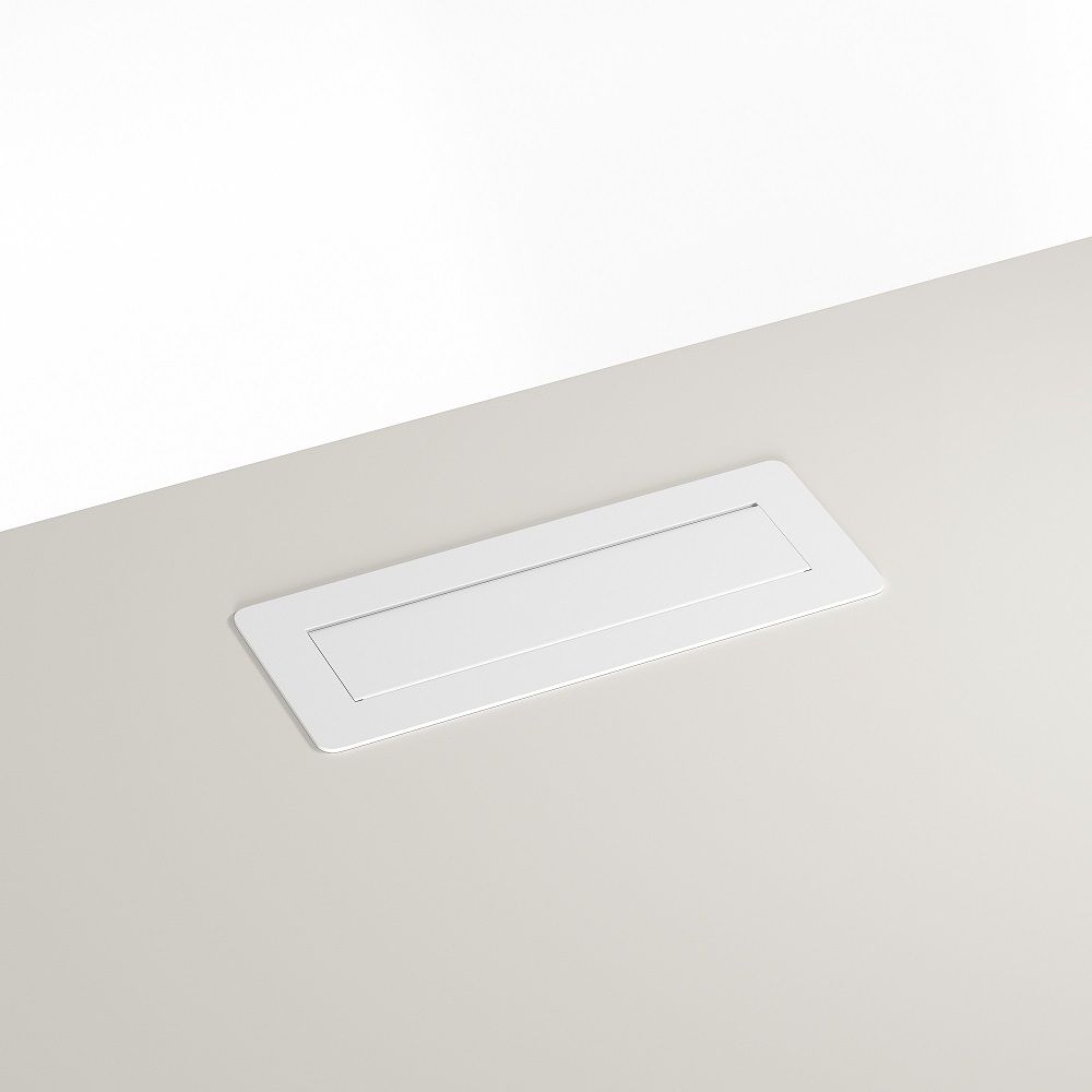 Detailaufnahme: Weiße Kabeldurchführung im HiLow Montana Konferenztisch für moderne Büros.