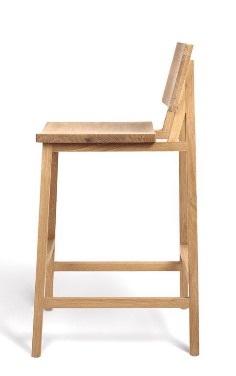 N3 Küchenhochstuhl aus Eiche von Ethnicraft, Seitenansicht. Moderner Barhocker aus Massivholz für die Küche.