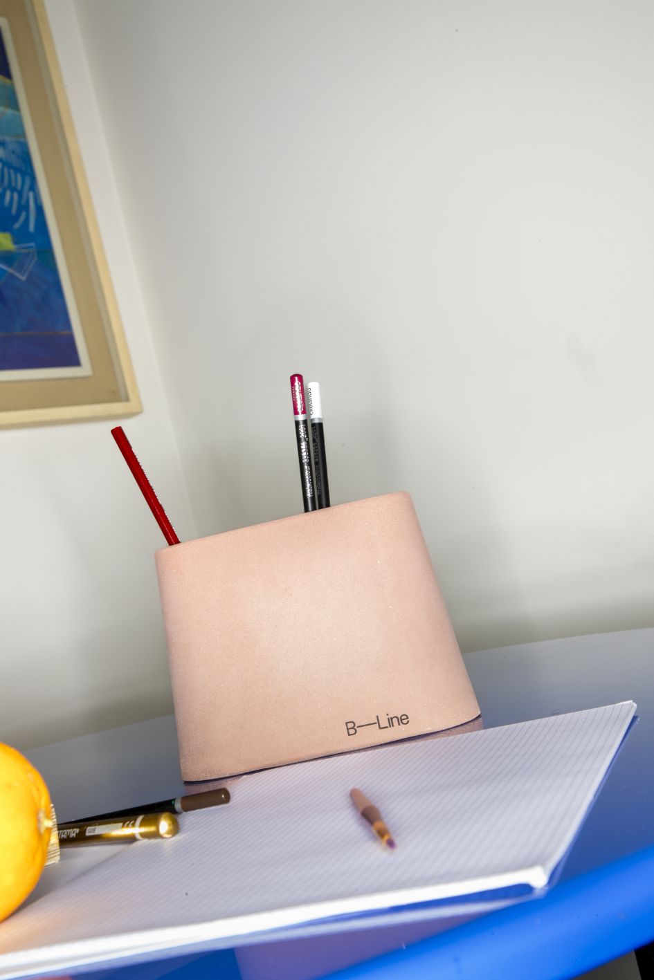 Aki Jr Stifthalter aus Zement B-Line