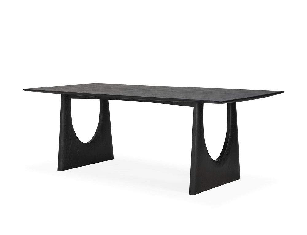 Geometric Dining Table Esstisch Eiche schwarz von Ethnicraft mit einzigartigem Design und Holzstruktur.