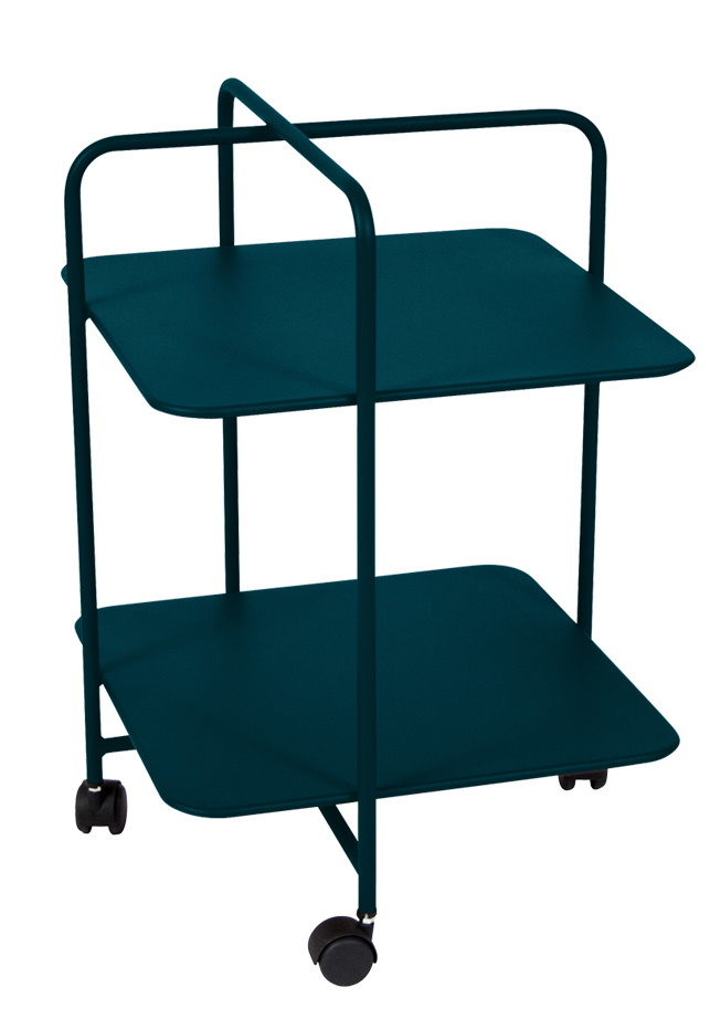 Alfred Beistelltisch von Fermob in Dunkelblau: Outdoor Servierwagen mit zwei Ablageflächen und Rollen.