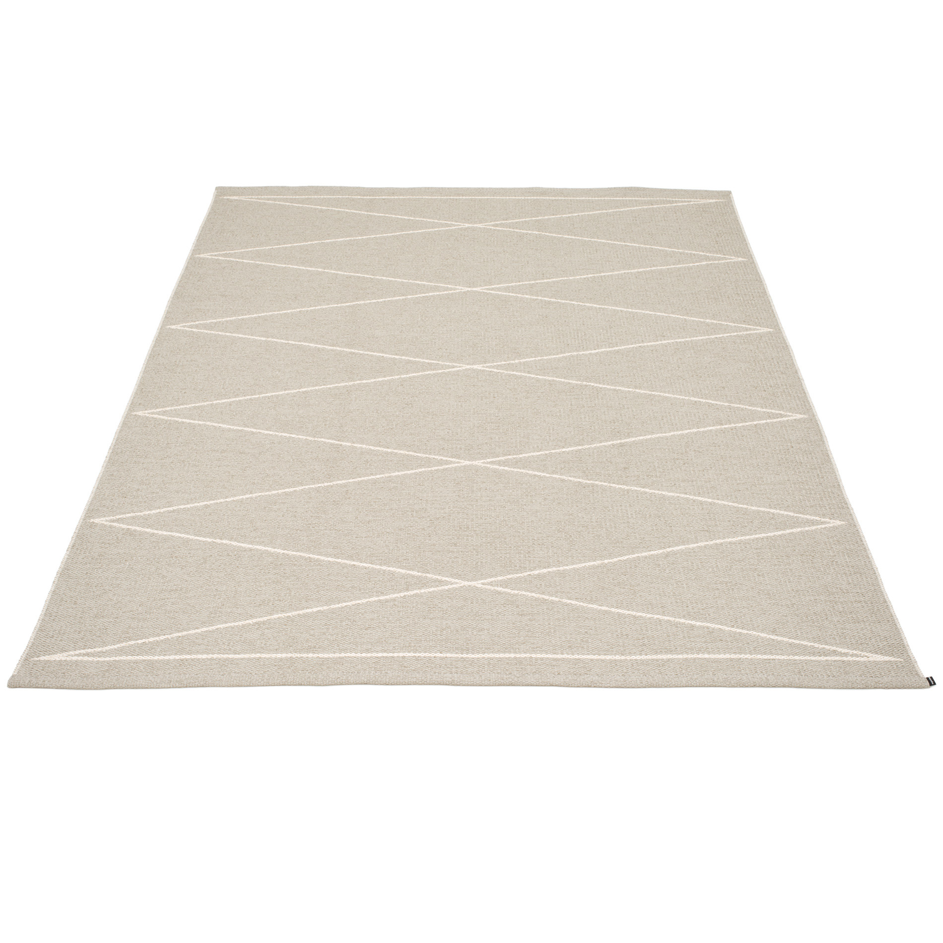 Pappelina Teppich Max, 180x260 cm, beige mit weißem Rautenmuster, moderner Kunststoffteppich für Innenräume.