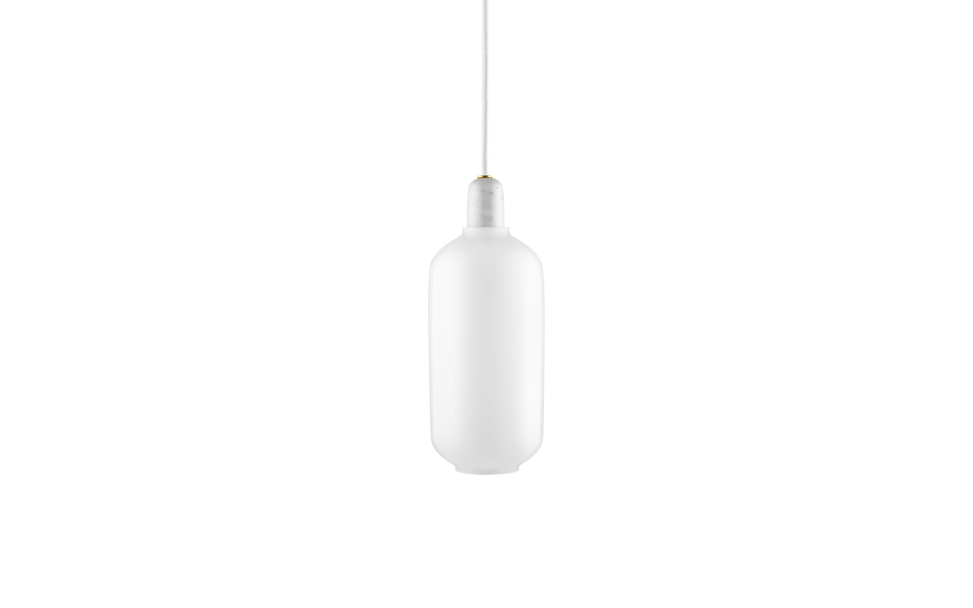 Weiße Amp Lamp Hängeleuchte von Normann Copenhagen mit Kabel und Fassung.
