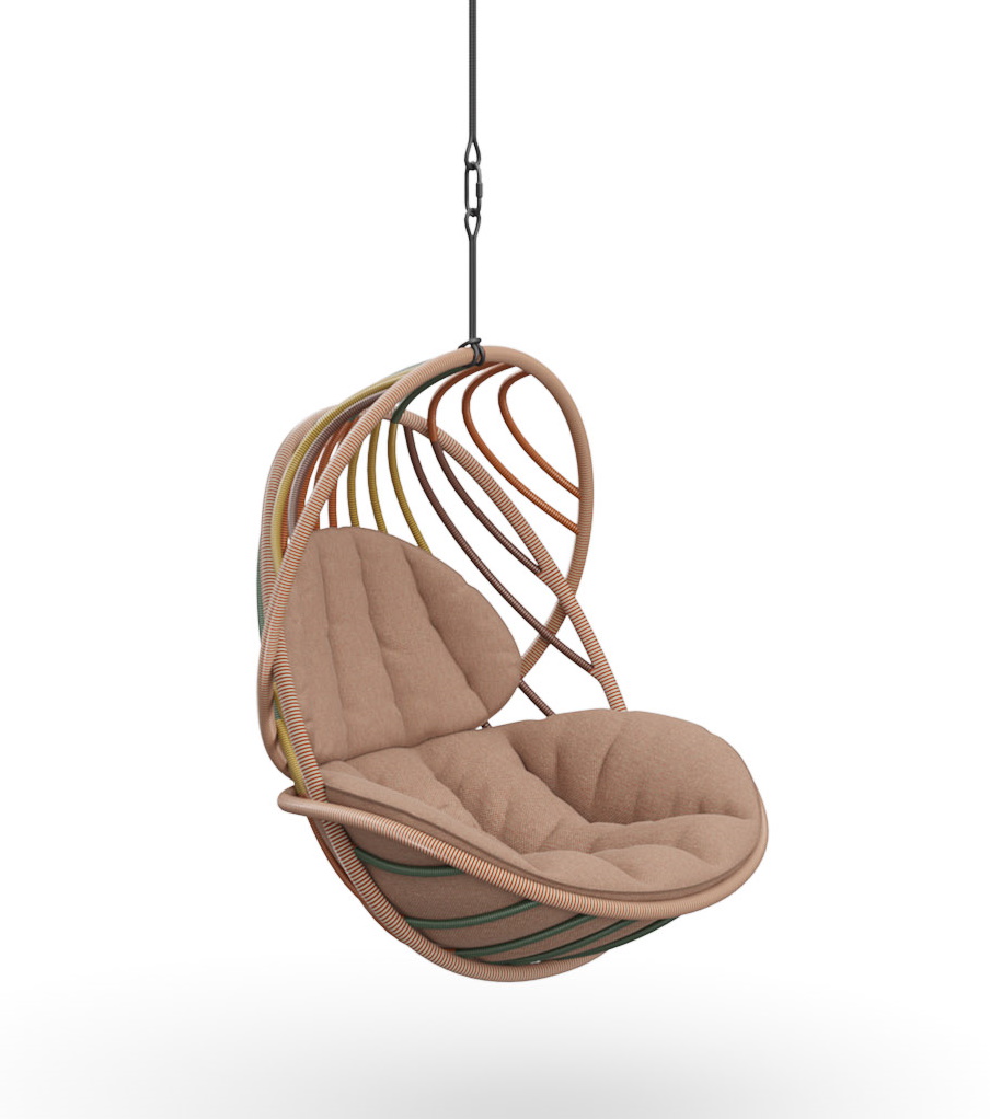Kida Hängesessel von Dedon mit beigen Polstern, hängend an einer Kette. Outdoor Möbel.