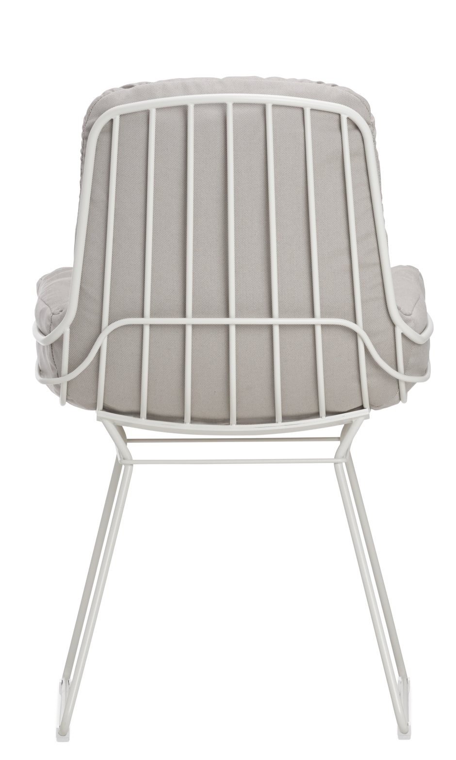 Rückansicht des Leyasol Armchair Low Outdoor Stuhls von Freifrau Manufaktur mit weißem Gestell.