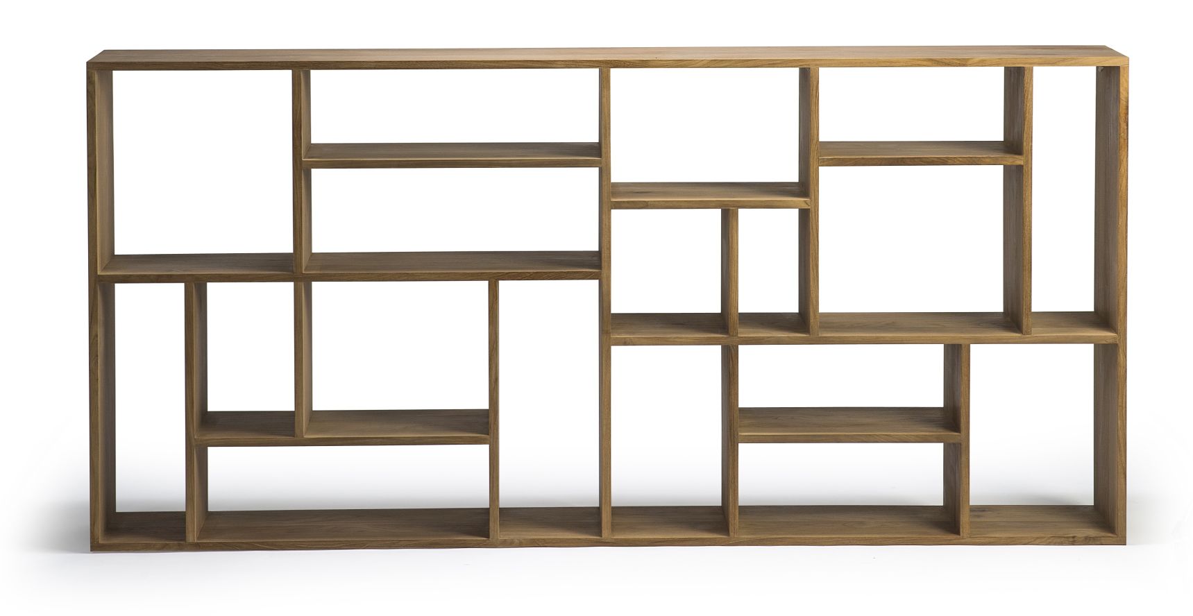 M Regal aus Teakholz von Ethnicraft: Modernes Bücherregal mit asymmetrischen Fächern für Wohnzimmer und Büro.