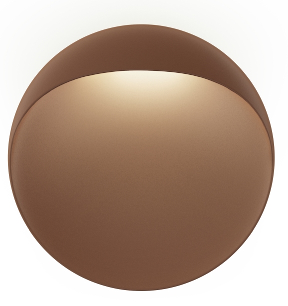 Nahaufnahme der runden, braunen Flindt Wandleuchte von Louis Poulsen mit indirektem Licht.