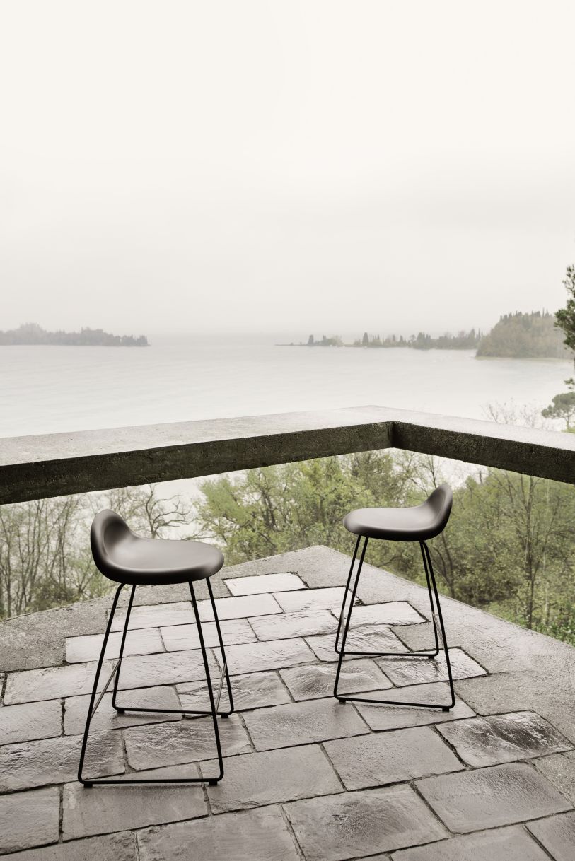 3D Barhocker 75 Eiche - Sledge Base Schwarz - Filzgleiter Gubi