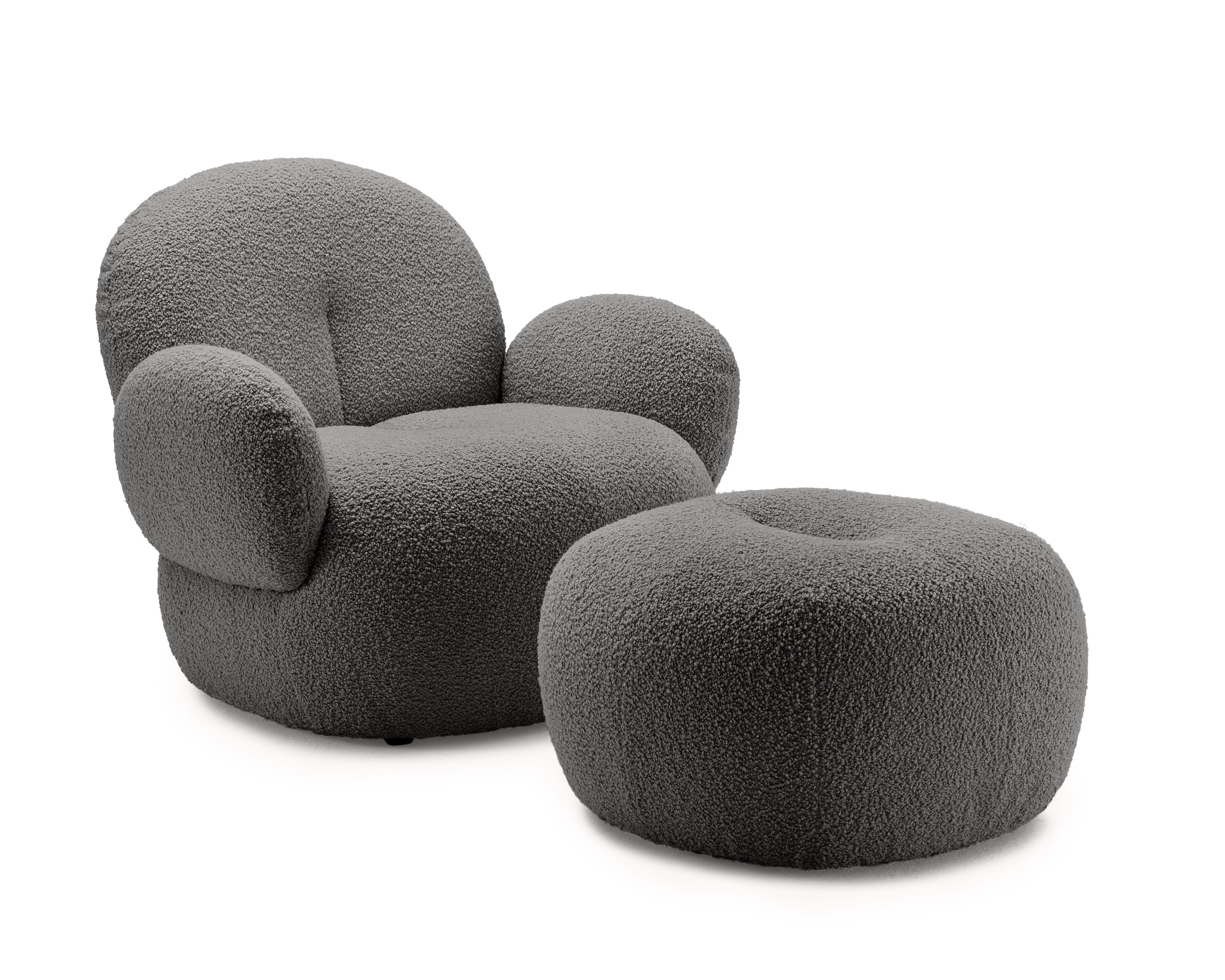 Grauer Nana Polsterhocker von Freifrau Manufaktur mit passendem Hocker, modernes Möbeldesign für Wohnzimmer.