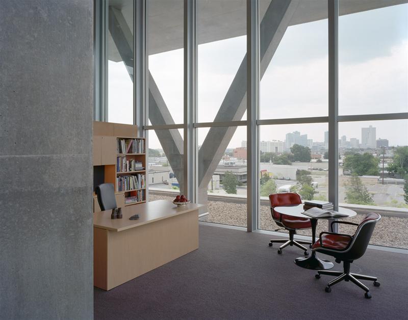 Pollock Executive Drehstuhl mit Armlehnen Knoll International