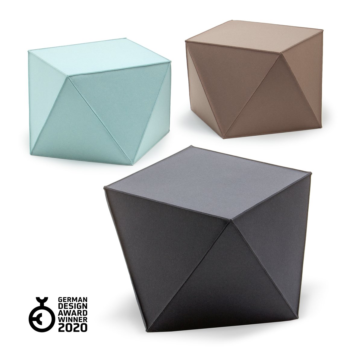 Drei Diamond Sitzmöbel von Hey Sign in Blau, Braun und Schwarz. Filzhocker, Sitzwürfel.