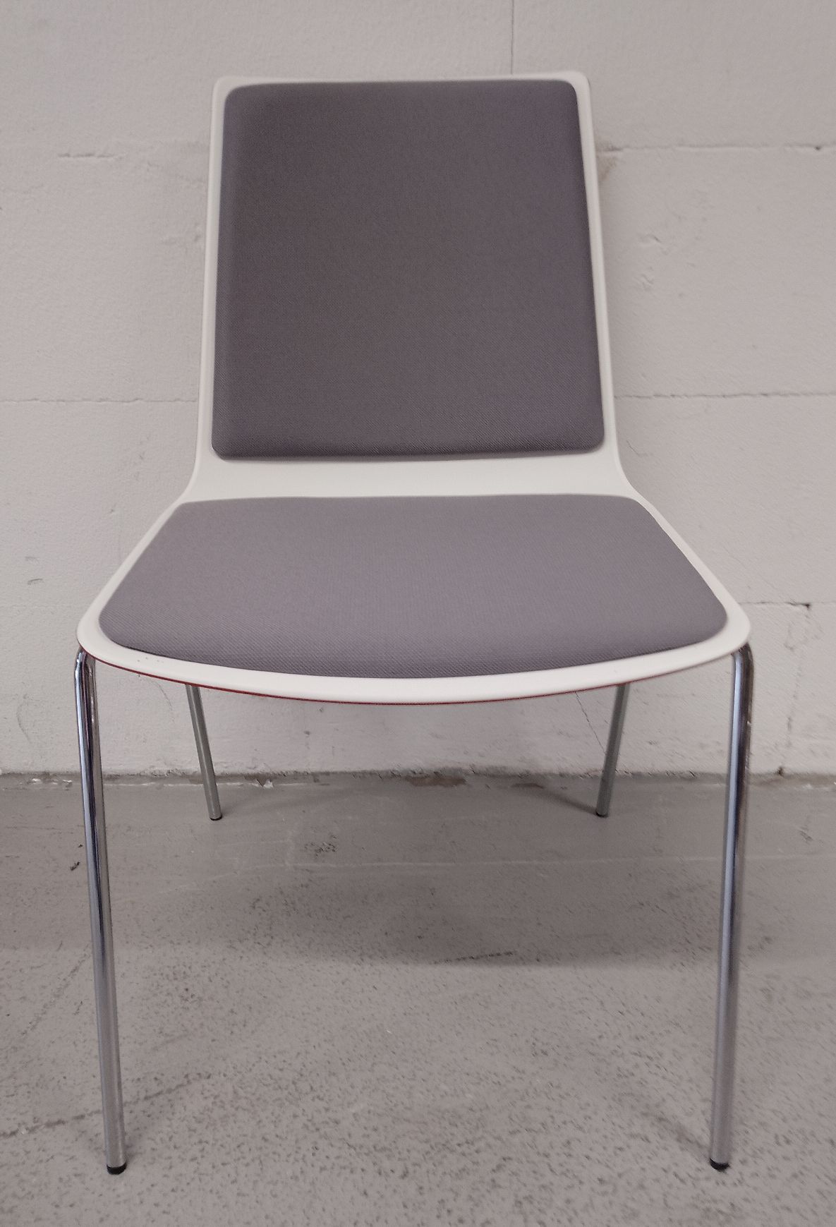nooi Chair 4-Fuß Stuhl Wiesner Hager AUSSTELLUNGSSTÜCK / GEBRAUCHTMÖBEL