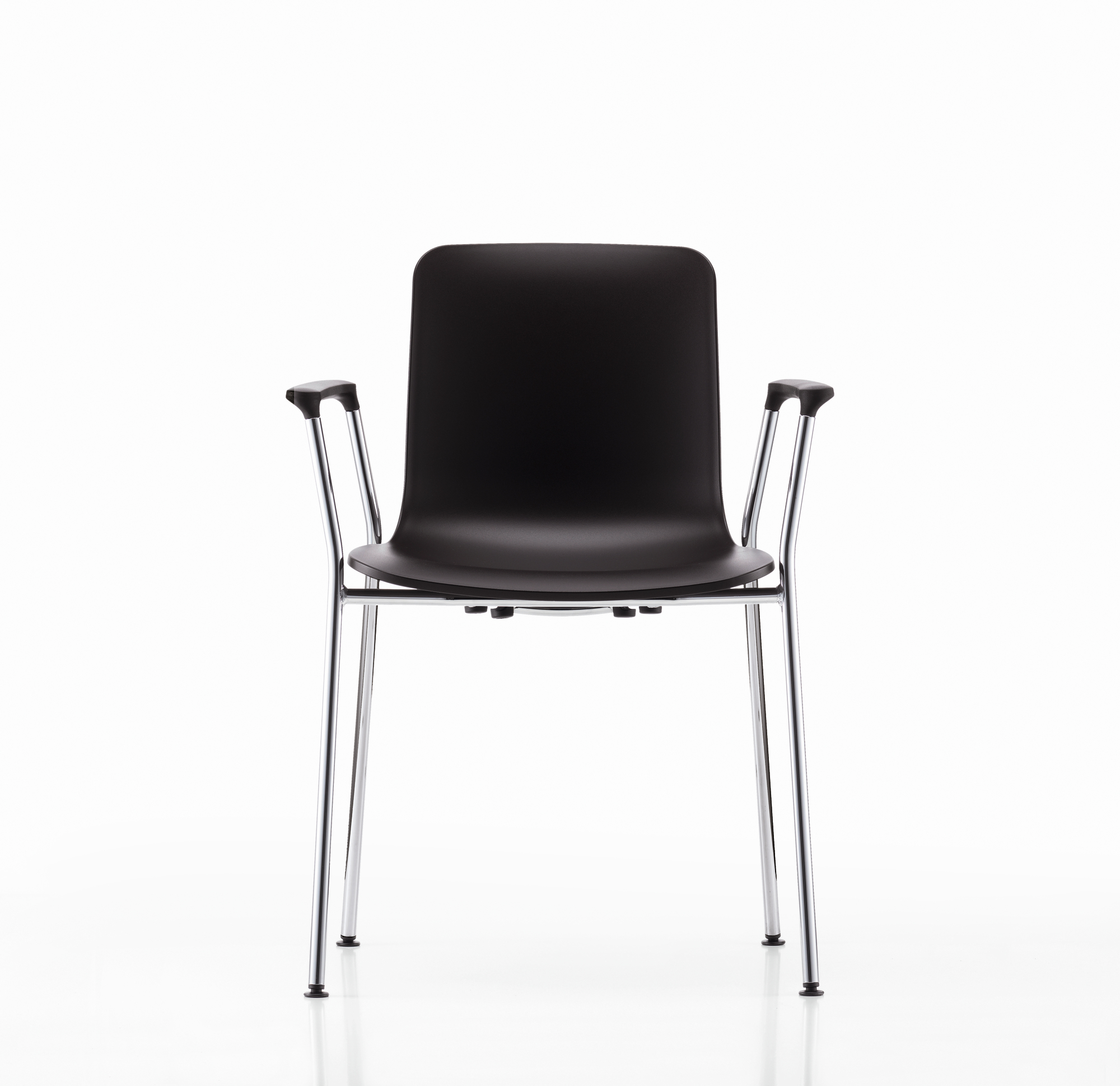 Schwarzer Hal Armrest Stuhl von Vitra mit Armlehnen und verchromtem Gestell.